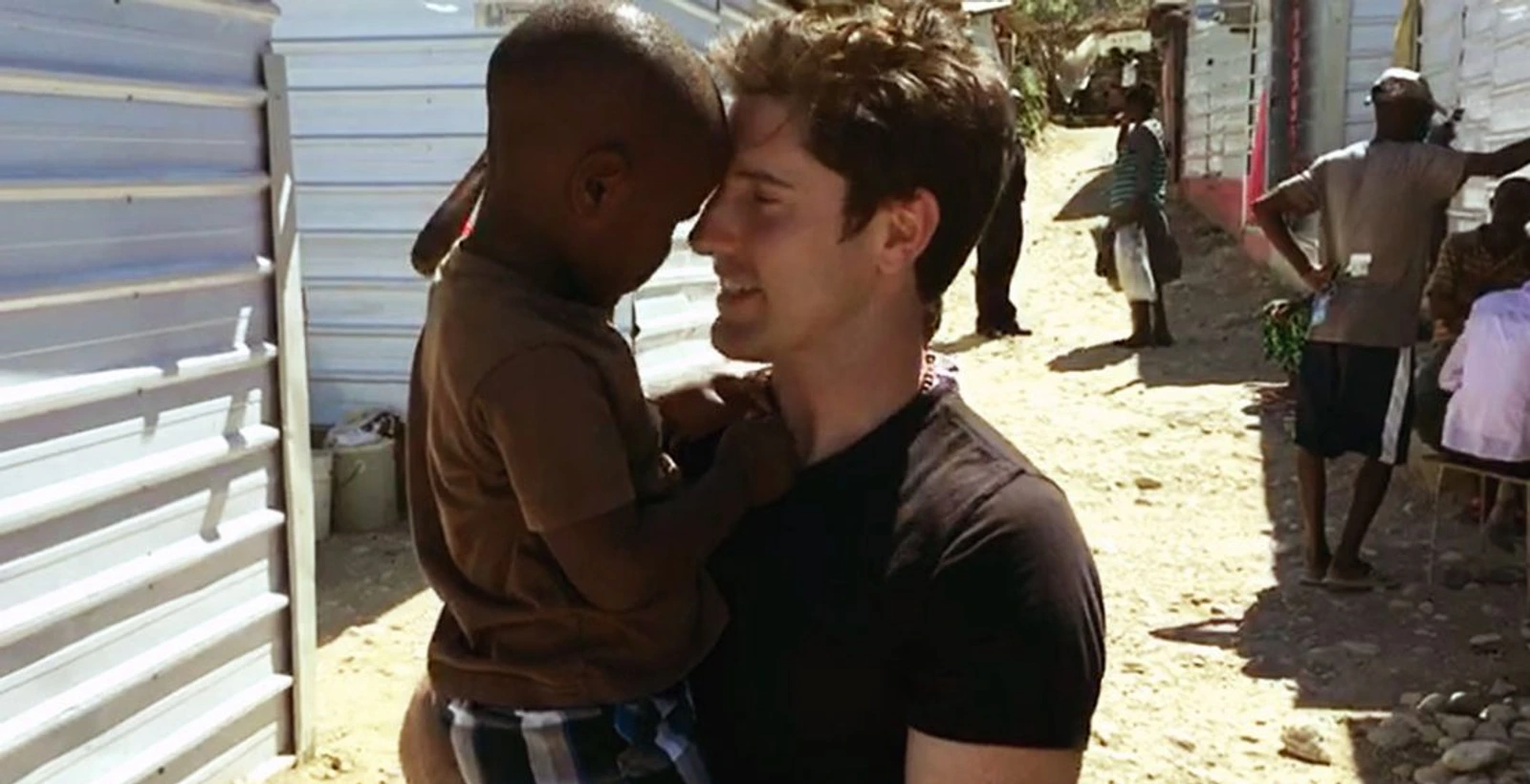 Nicolás García Mayor with a child during a visit in Haiti.